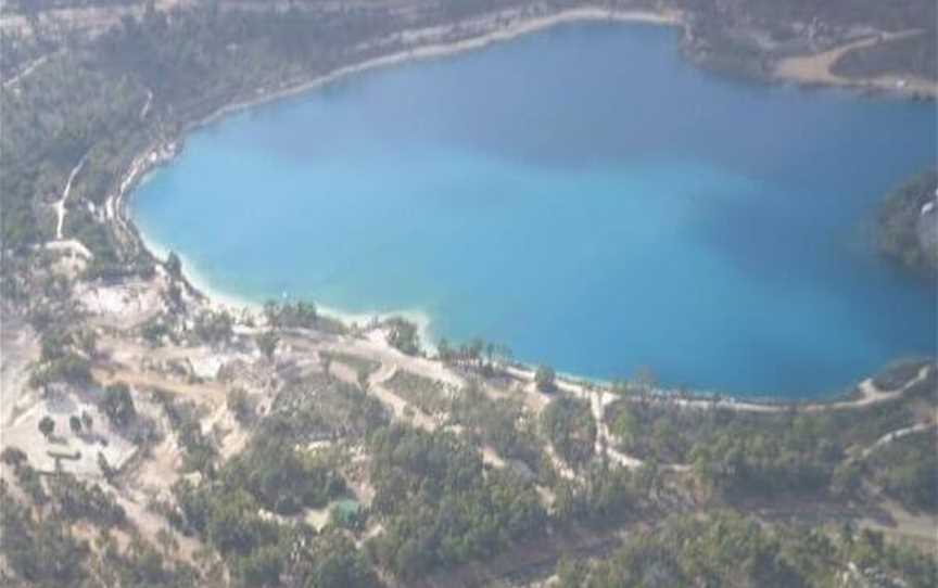 Stockton Lake, Tourist attractions in Shotts