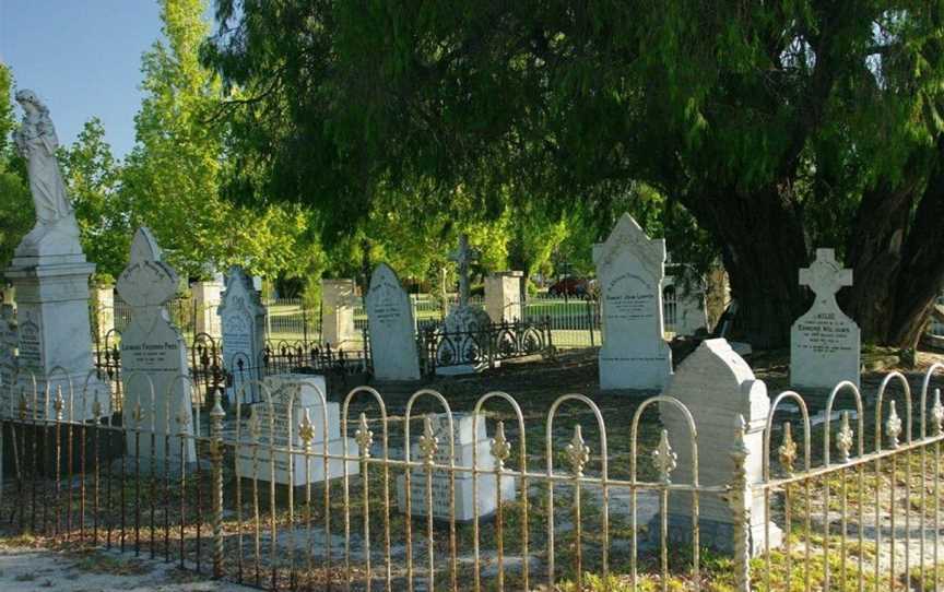 Busselton Pioneer Cemetery, Tourist attractions in Yalyalup