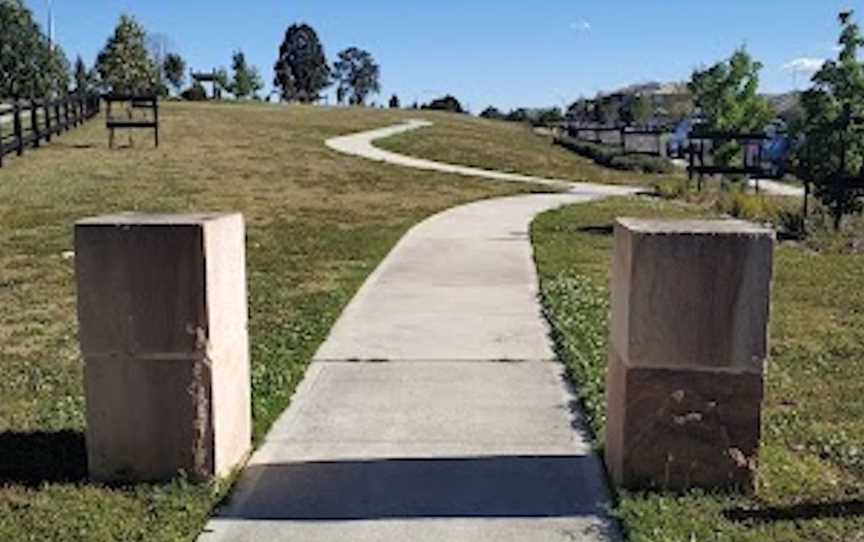 Liz Kernohan Monument, Tourist attractions in Elderslie