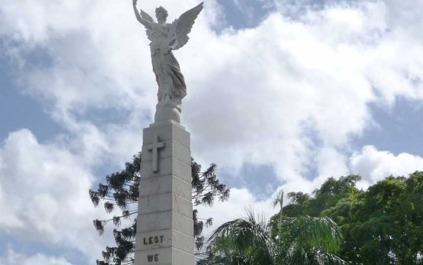 Maryborough War Memorial, Attractions in Maryborough (Suburb)