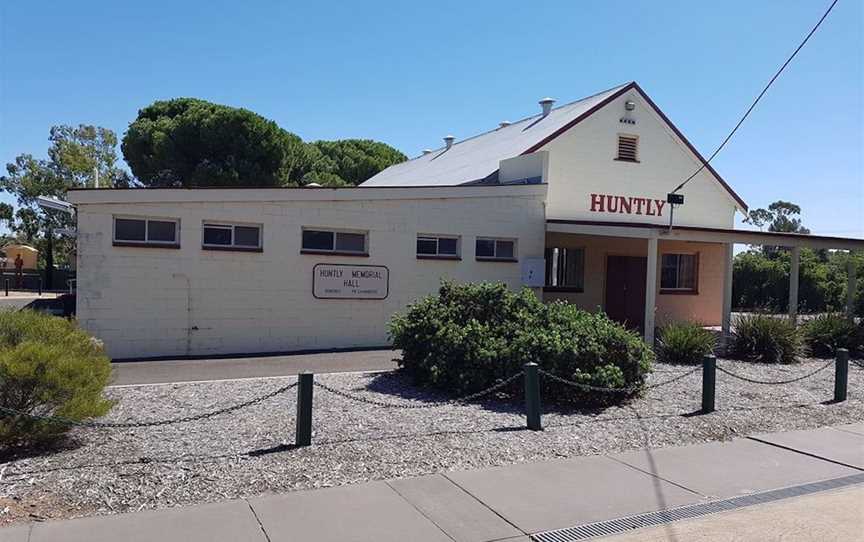 Huntly Memorial Hall, Tourist attractions in Huntly