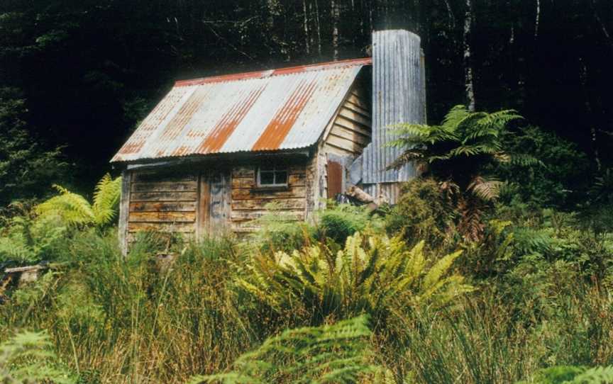 Martins Hut, Attractions in Round Hill