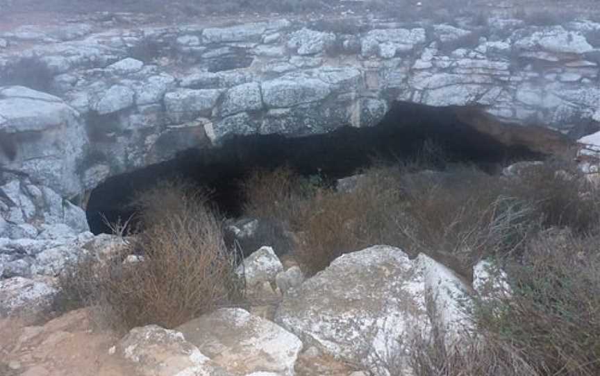 Murrawijinie Caves, Nullarbor, SA