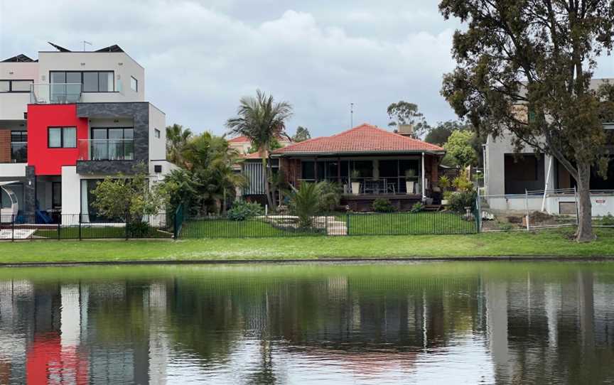 Sutton Lake, Rowville, VIC