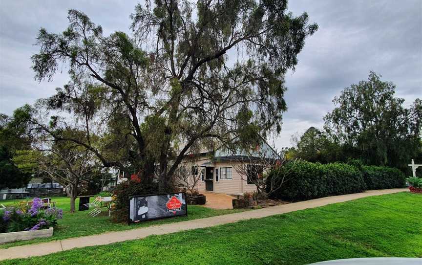 Pips' N' Cherries, Bell, QLD