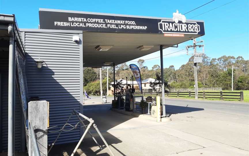 Tractor 828, Ebenezer, NSW