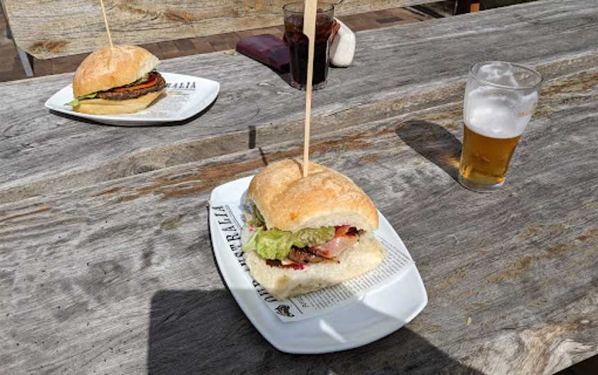 Wreck Rock Cafe, Baffle Creek, QLD