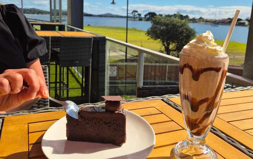 Cake and Milkshakes with Tamar River views