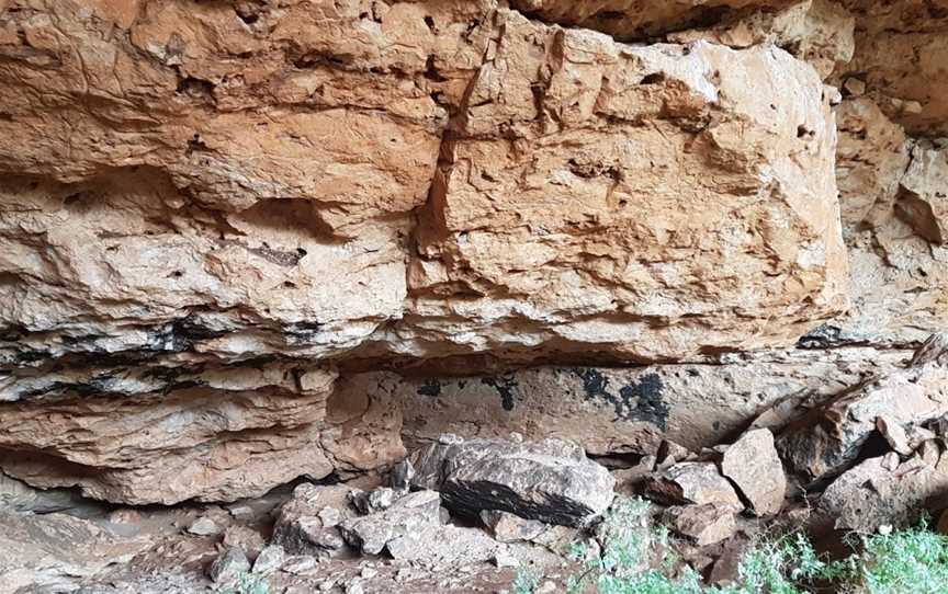 Murrawijinie Caves, Nullarbor, SA