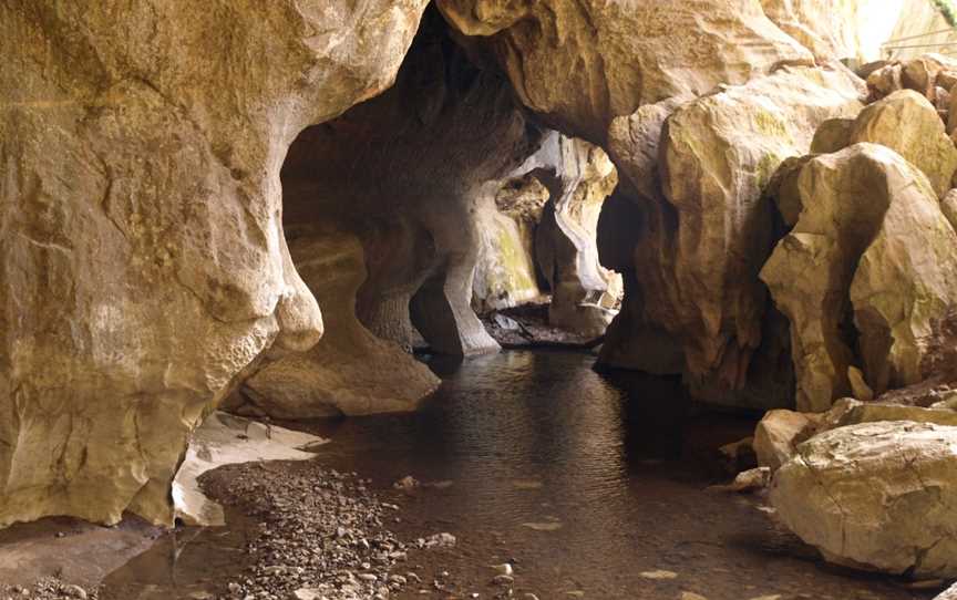 Victoria Arch Walking Track, Wombeyan Caves, NSW