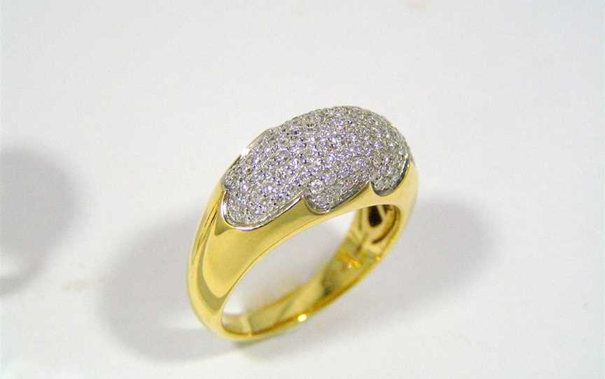 Yellow gold diamond ring