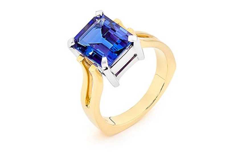 18ct yellow gold ring, emerald-cut Tanzanite centre stone & diamonds