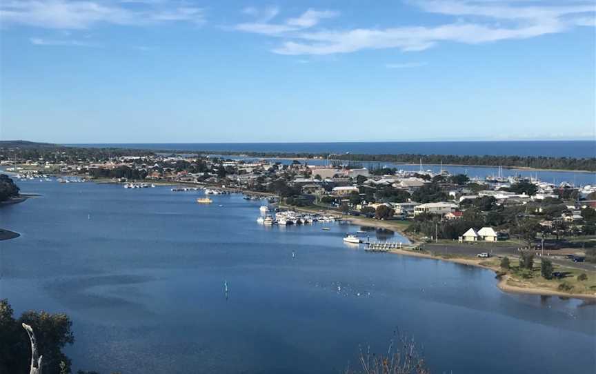 Lakes Mini Bus Charter & Tours, Lakes Entrance, VIC