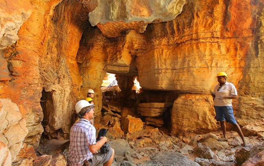 Girloorloo Tours at Mimbi Caves, Fitzroy Crossing, WA