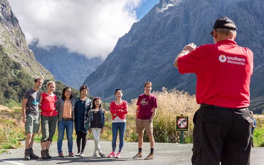 Southern Discoveries - Go Milford, Te Anau, New Zealand