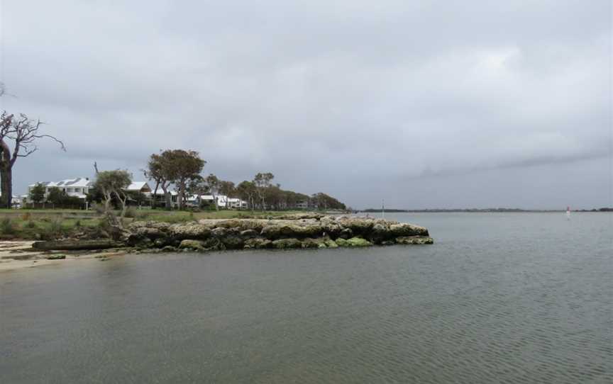 Shore of the Peel Inlet at Erskine, Western Australia, October 2021.jpg