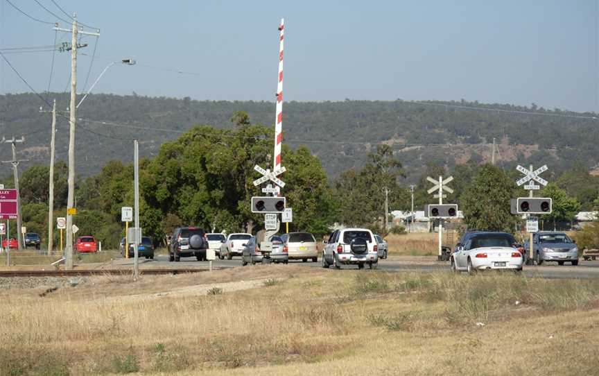 Toodyay road railway crossing MS.jpg