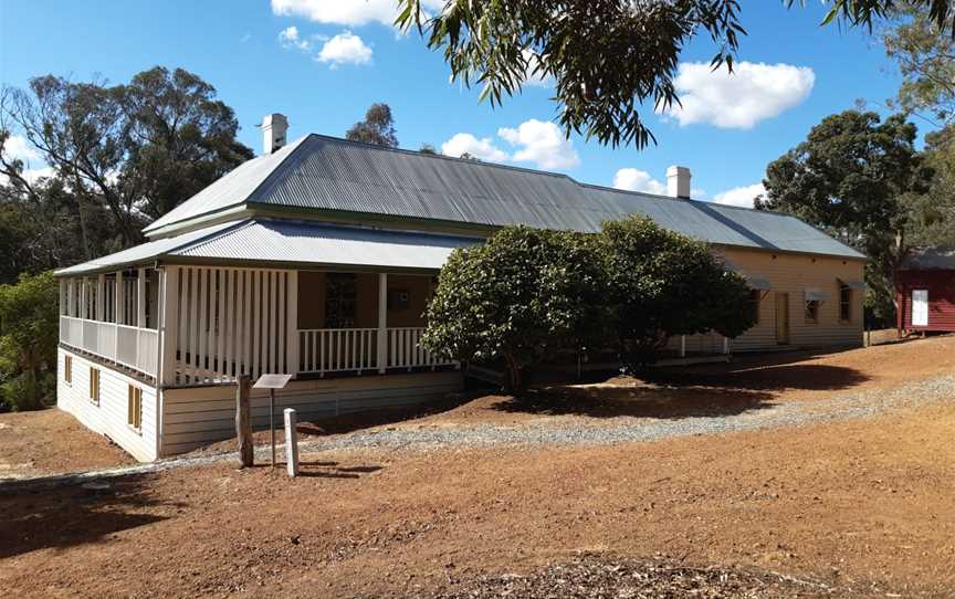 Mill Manager's Residence, Jarrahdale, April 2020 02.jpg