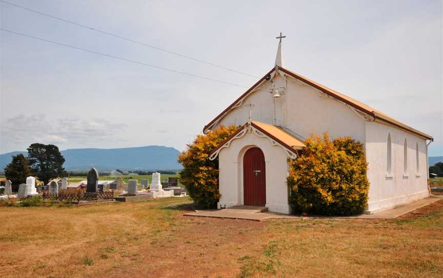 Church of the holy nativity Bishopsbourne.jpg