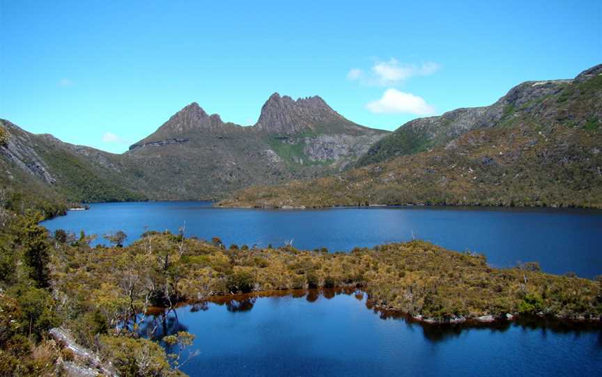 Cradle Mountain Behind Dove Lake.jpg