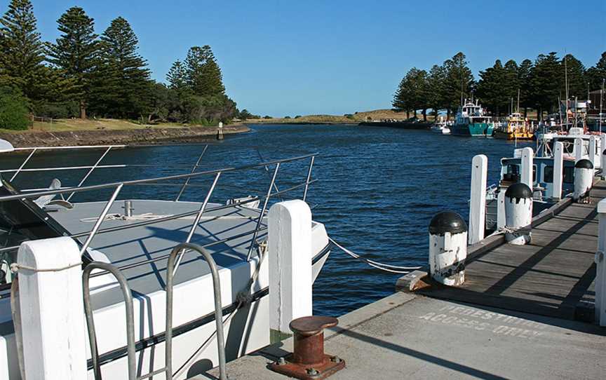 Moyne River CPort Fairy Clooking Sfrom Wbank C30.11.2009