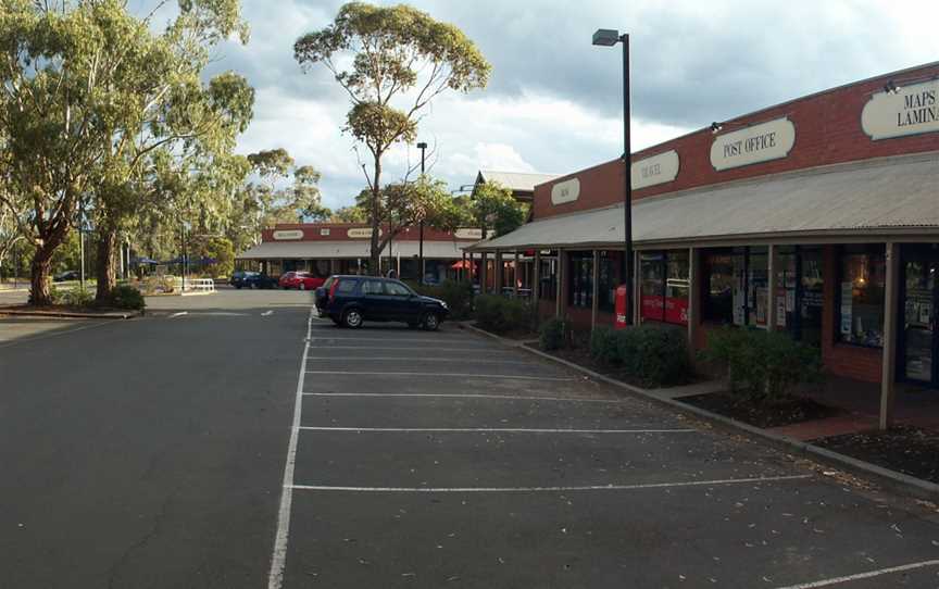 Balnarring village shopping centre, Victoria.jpg