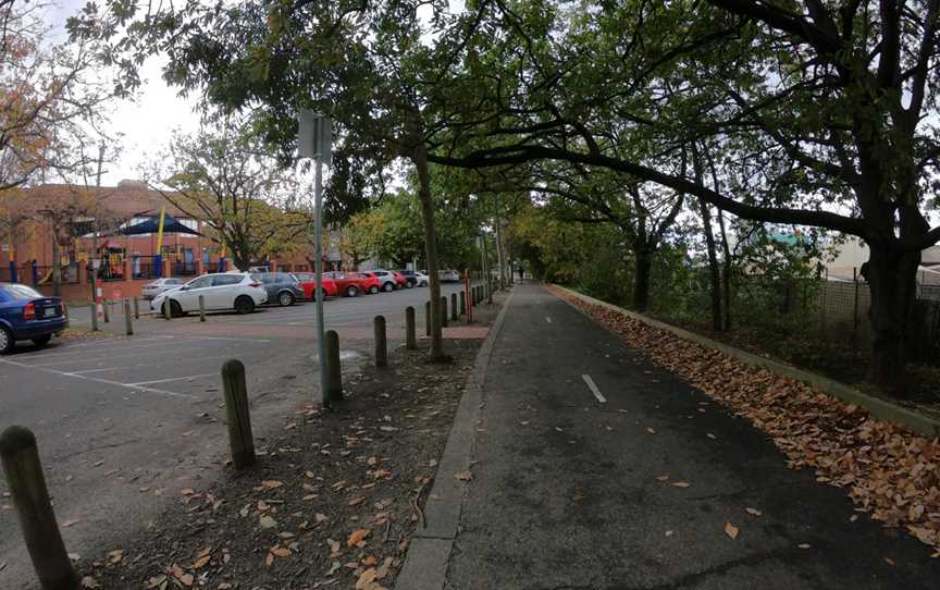 Outer Circle Trail next to carpark, Deepdene.jpg