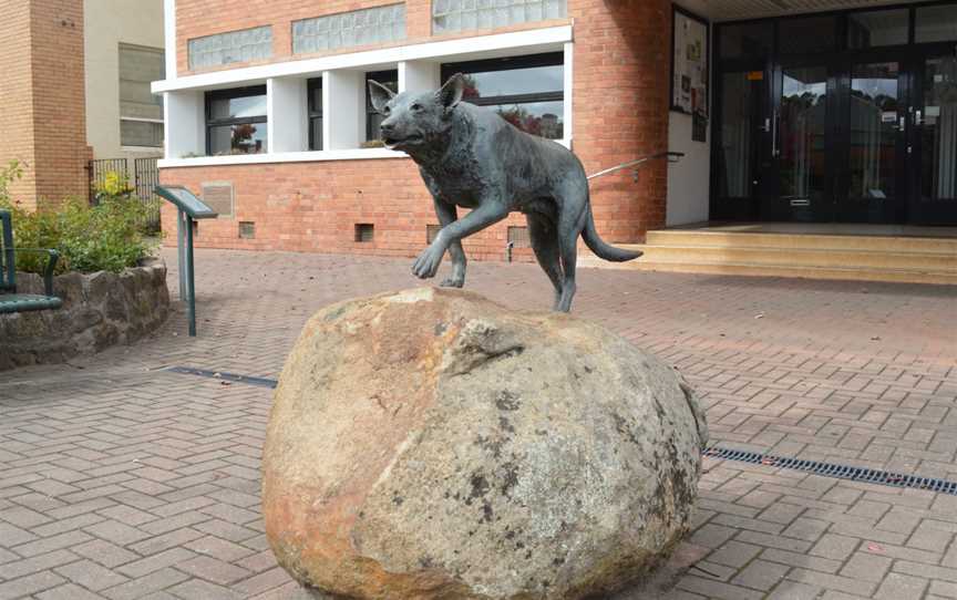 Casterton Kelpie Monument001