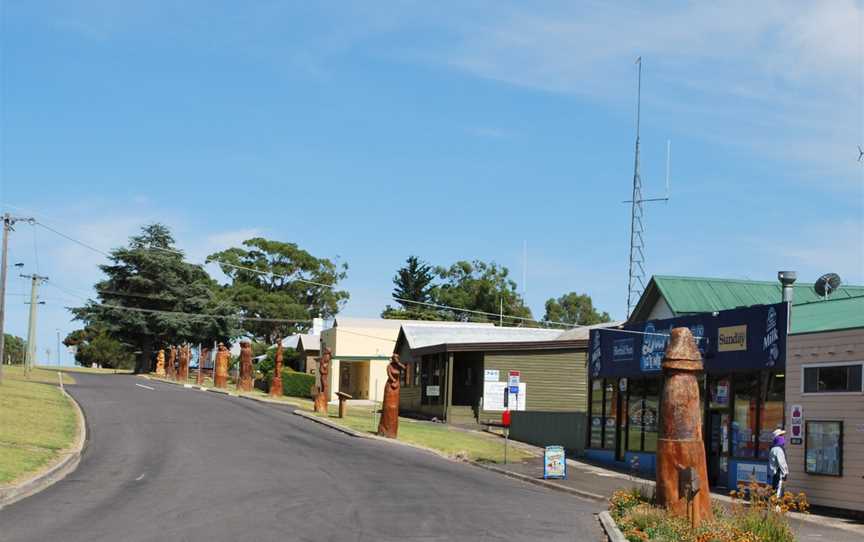 DartmoorWarMemorialSculptures.JPG