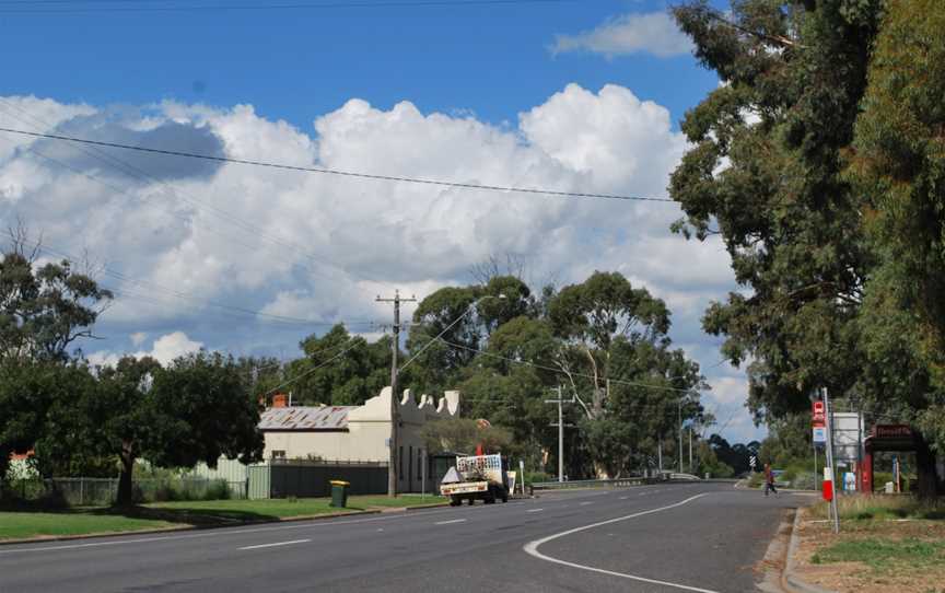 Newbridge Victoria.JPG