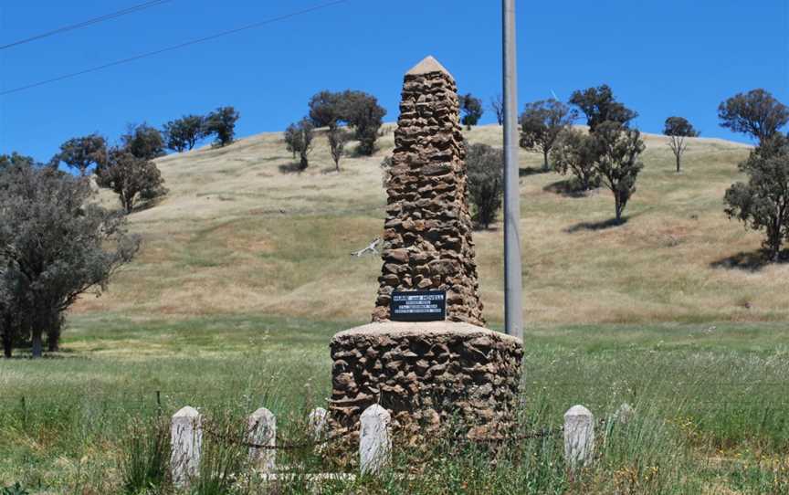 EbdenHume&HovellMemorial.JPG