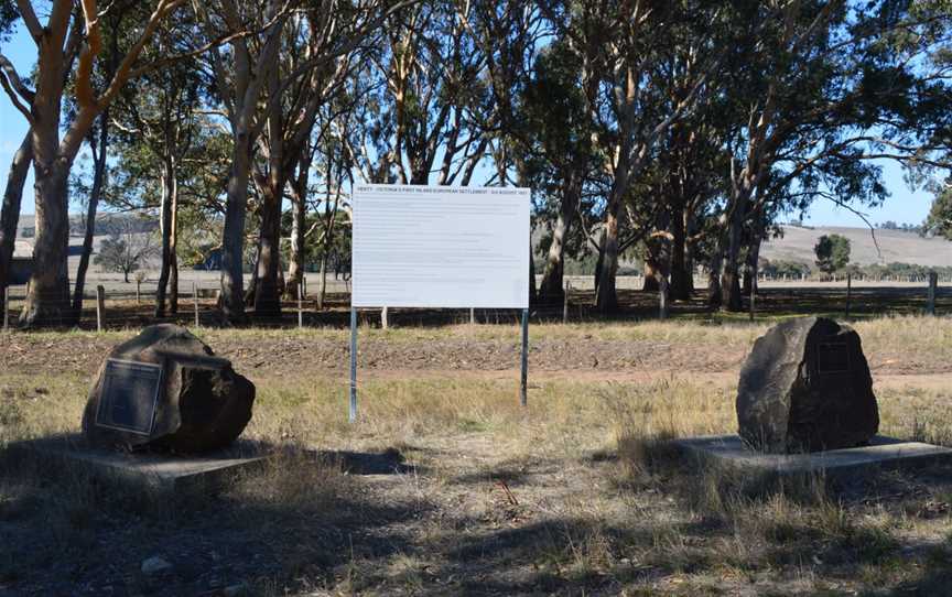 Henty Victoria Signand Monuments