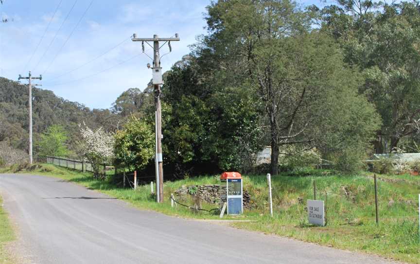 Gaffneys Creek Phone Booth.JPG