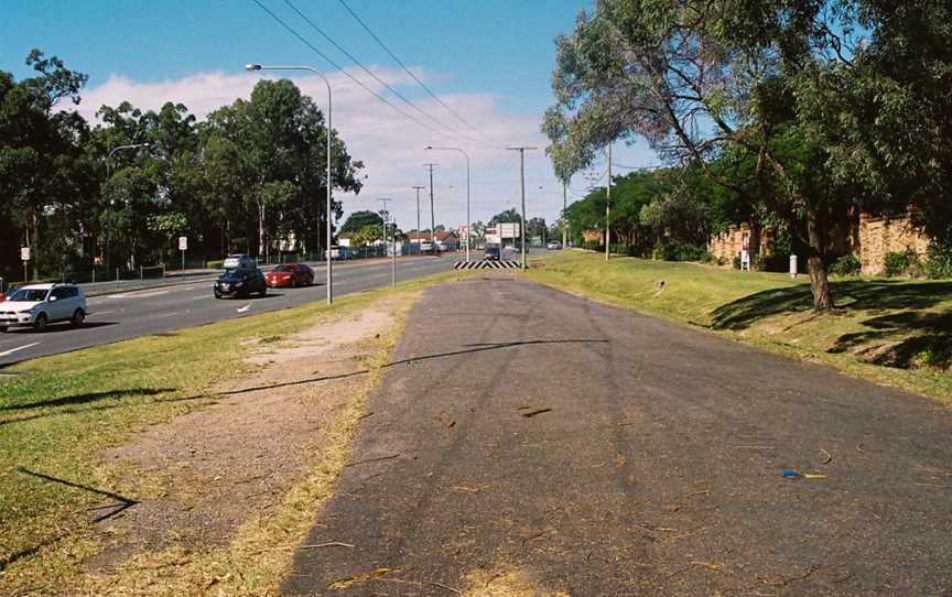 "Eight Mile Plains" former alignment - Flickr - Fishyone1.jpg