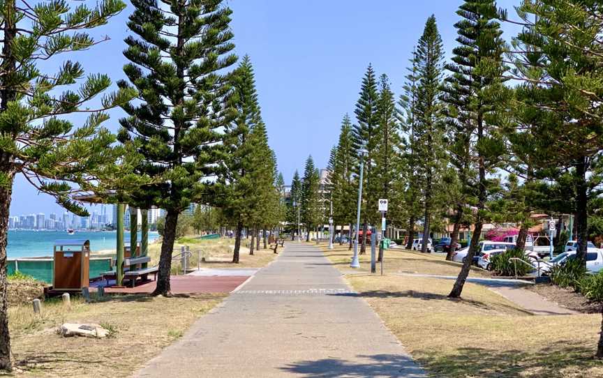 The Broadwater foreshore at Biggera Waters, Queensland.jpg