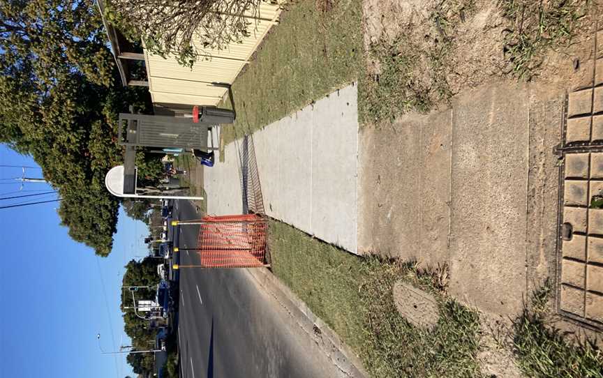 Mains Roadat Robertsonbusstop