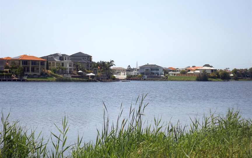 Canal and houses 2 in Clear Island Waters, Queensland.jpg