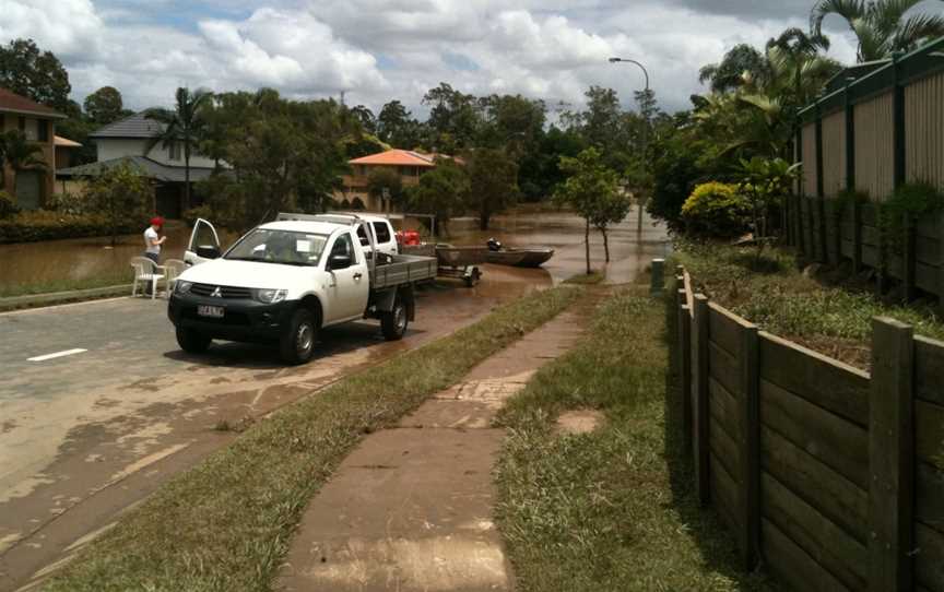 Sumners Roadfloodedinthe Brisbanesuburbof Riverhills