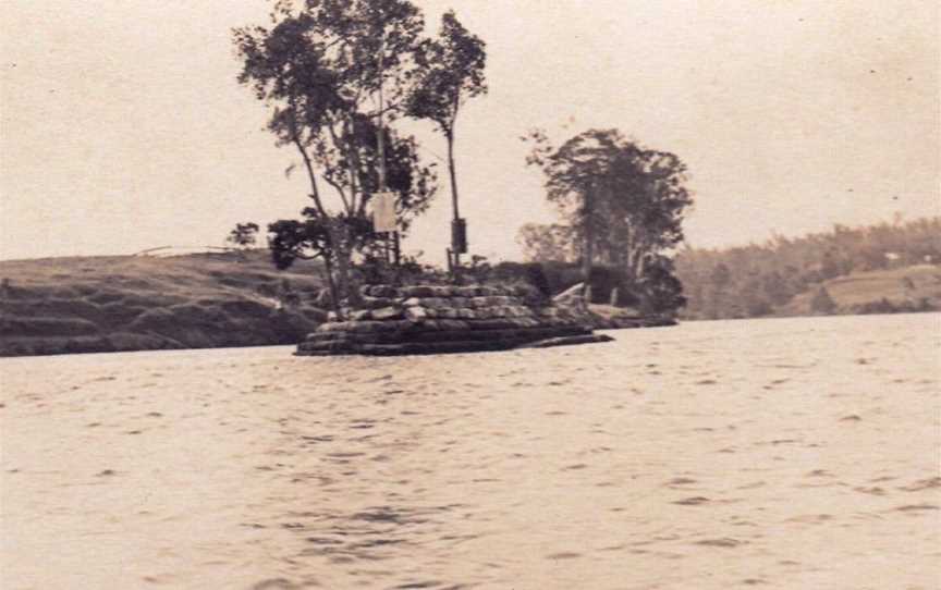 Manmadesandstonecairnat Seventeen Mile Rocksinthe Brisbane Rivercirca1940s