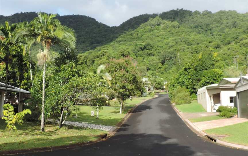 Harrison Close looking west, Kanimbla, Cairns, 2018.jpg