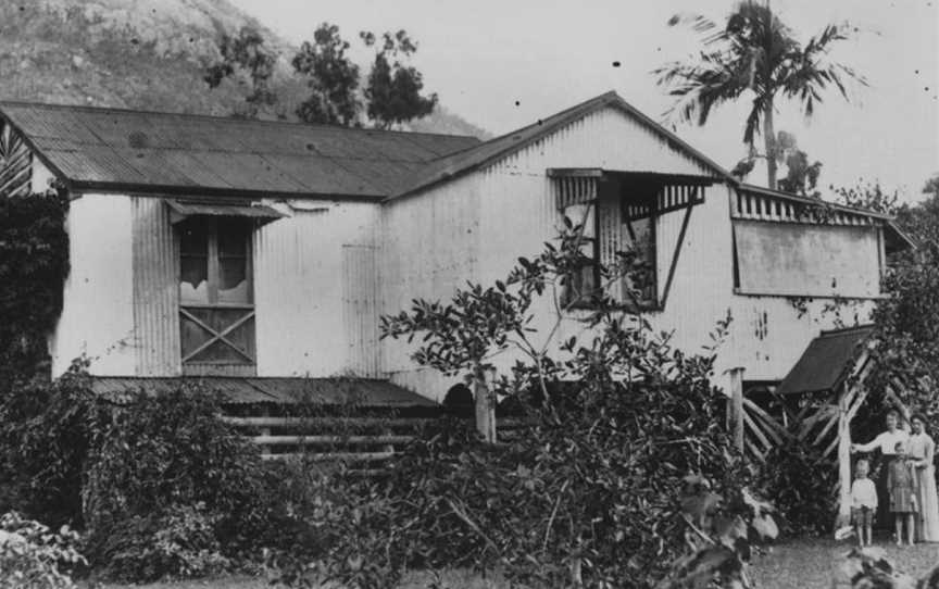 StateLibQld 1 273255 Inglenook, Mt. Jukes, 1909.jpg