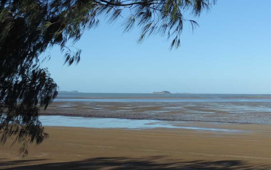 Beach at Keppel Sands (low tide), 2016.jpg