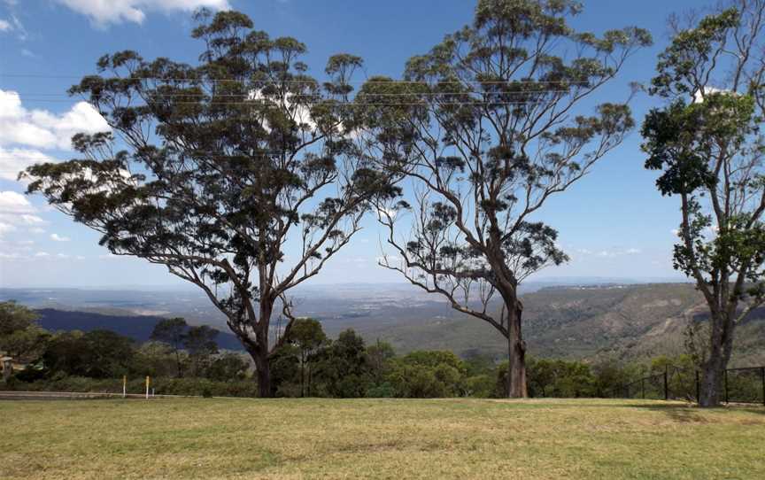 View southeastwards from Mount Kynoch.jpg