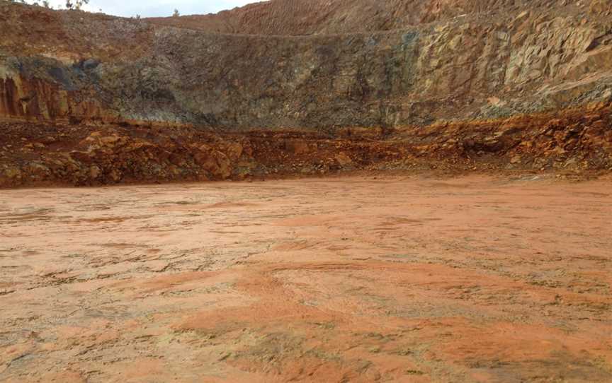 CSIRO ScienceImage 2182 View of a mine pit after the treated water has been released.jpg