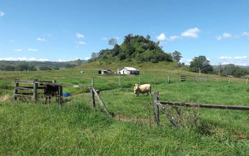 Round Mountain at Laravale, Queensland 2.jpg