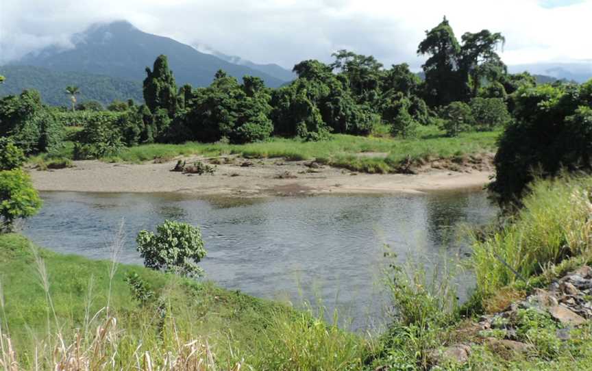 Russell River Cboundarybetween Woopen Creek(foreground)and Bartle Frere(background) C201802