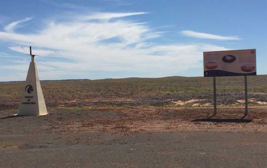 Tropic of Capricorn monument, Diamantina Developmental Road, 2016.jpg