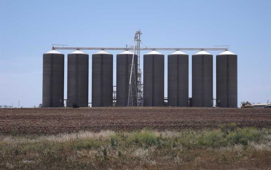 Silos at Purrawunda.jpg