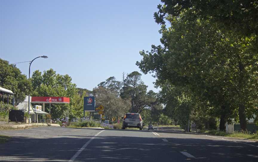 Barton Highway in Murrumbateman (1).jpg