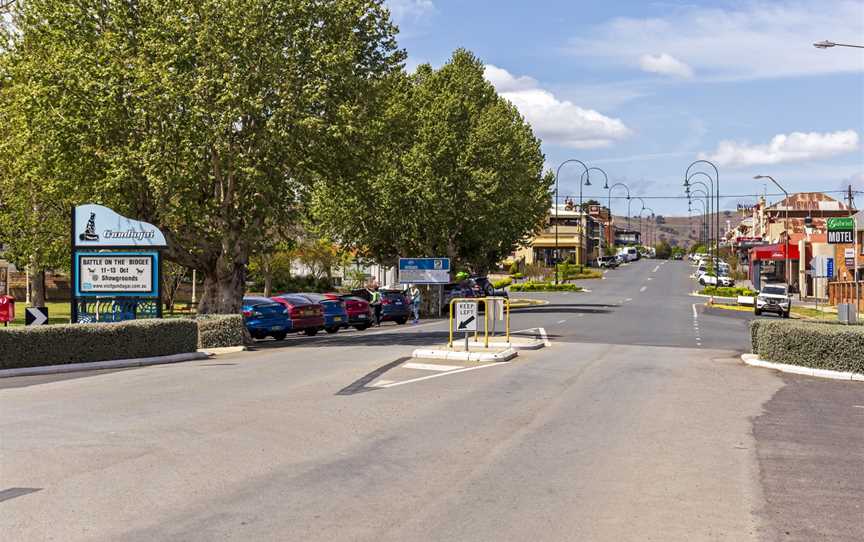 Sheridan Street in Gundagai.jpg